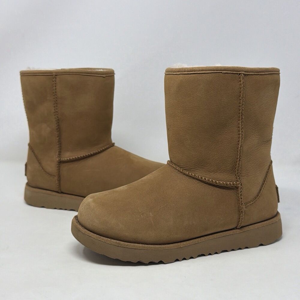 UGG Classic Short II Kids Size 1 Chestnut Sheepskin Boots AUTH